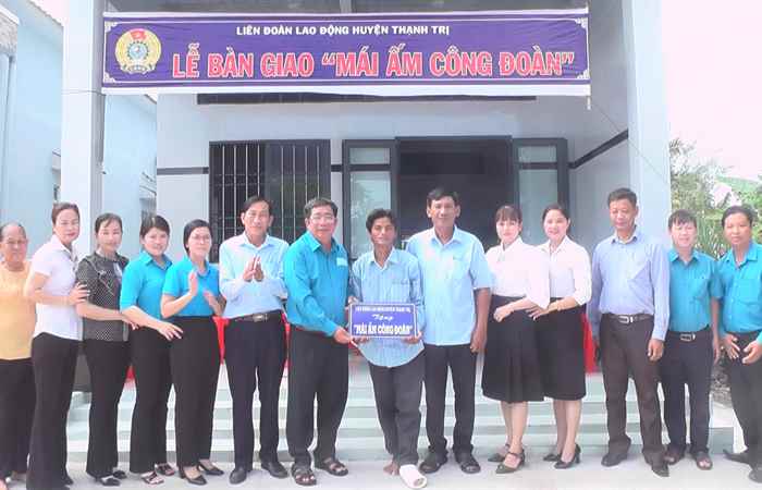 Huyện Thạnh Trị bàn giao Nhà mái ấm Công đoàn cho đoàn viên  